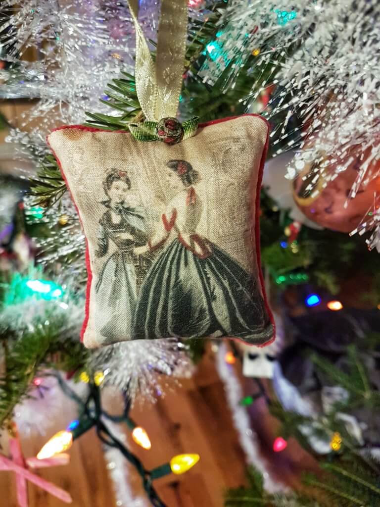 Vintage fashion ornament