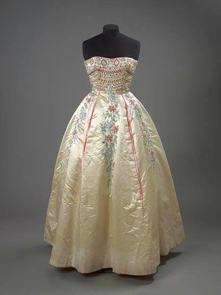 Museum of London Rahvis Costume