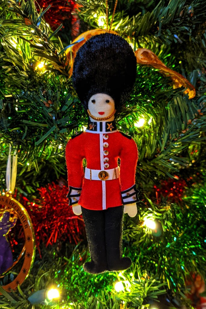 London royal guard ornament