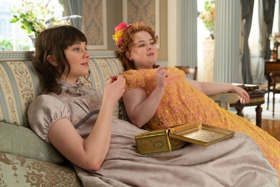 Eloise and Penelope in Bridgerton Netflix