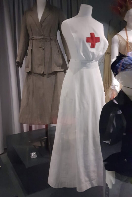 1914 nurses apron at Fashion Museum Bath