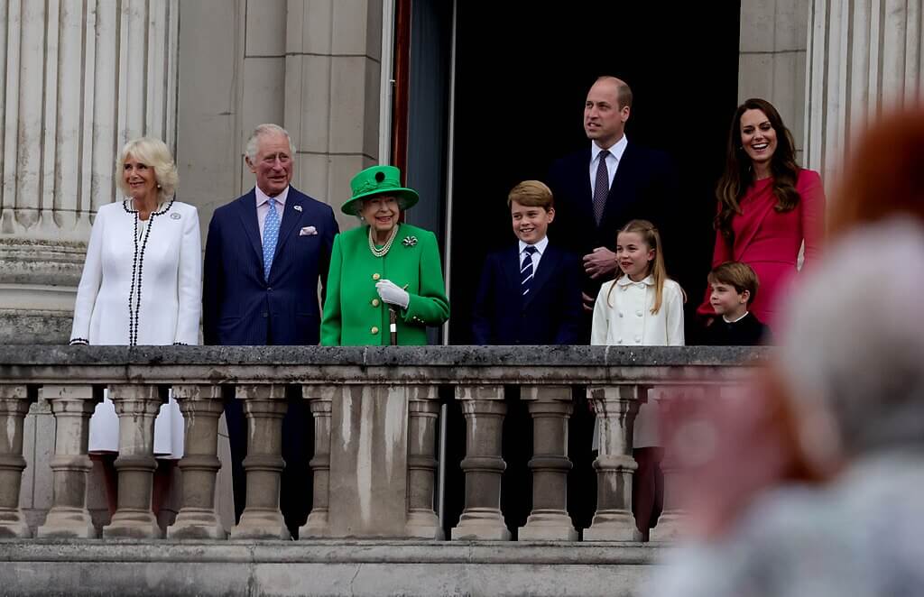 Royal Family on Buckingham Palace balcony after Platinum Jubilee Pageant