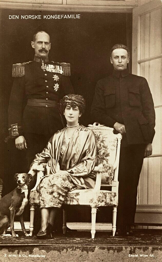 Photograph of Queen Maud of Wales with husband and son
